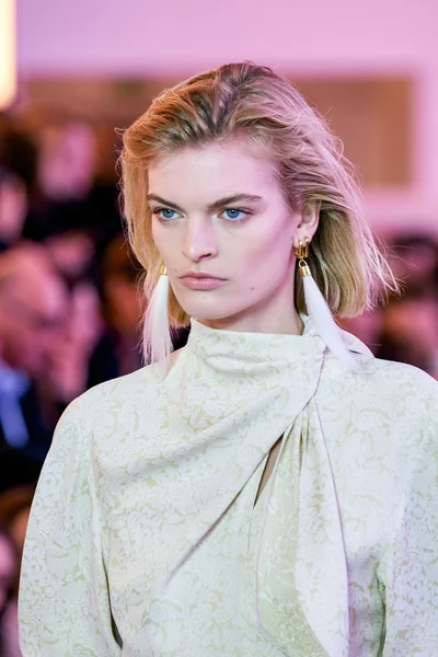 Look 70